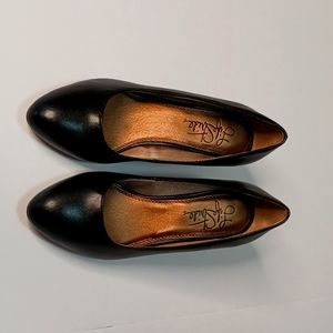 Life Stride Sable black Victory pump size 7WW